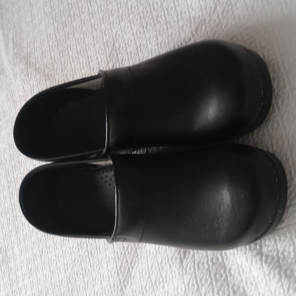 Sanita shoe size 40